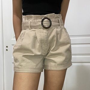 Belted paperbag denim shorts (color taupe)